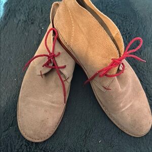 Stylish Tan Suede Men's Shoes with Red Laces
